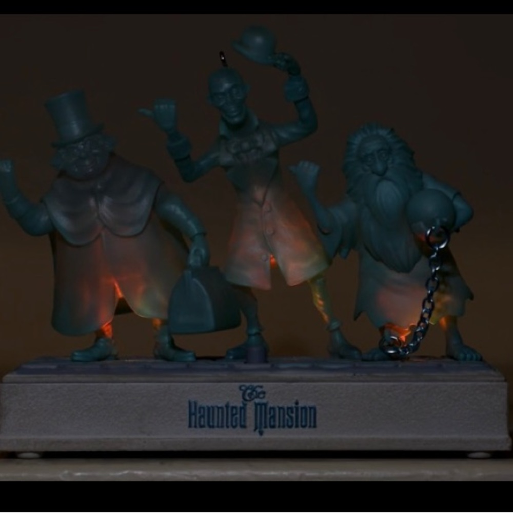 Disney haunted mansion hitchhiking ghosts hallmark ornament. (colorchange/sing) - Picture 3 of 8